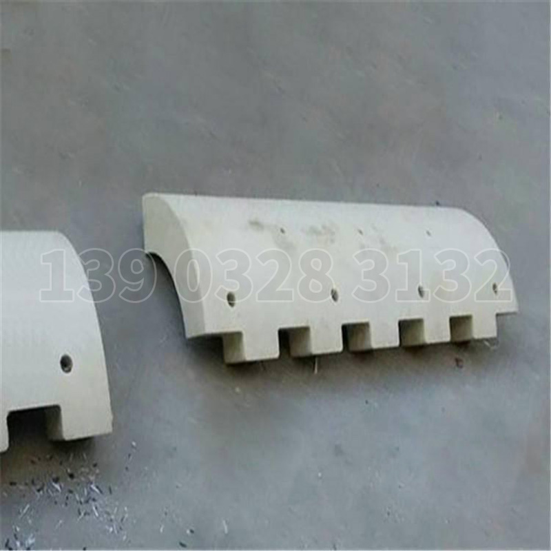 �����U����